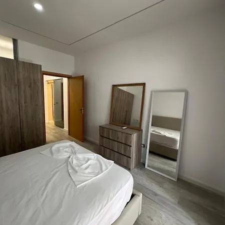 Emerald 2 Apartment