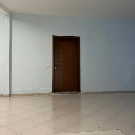 Emerald 2 Apartamento *